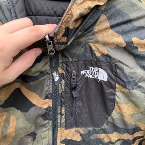 The North Face Reversible Nuptse Jacket Camo Green - Picture 8 of 9